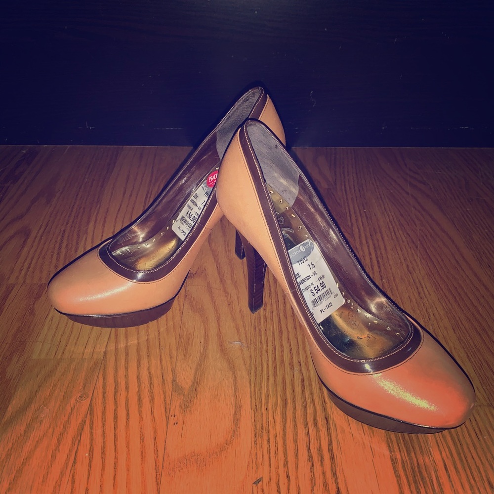 BCBG platform pumps